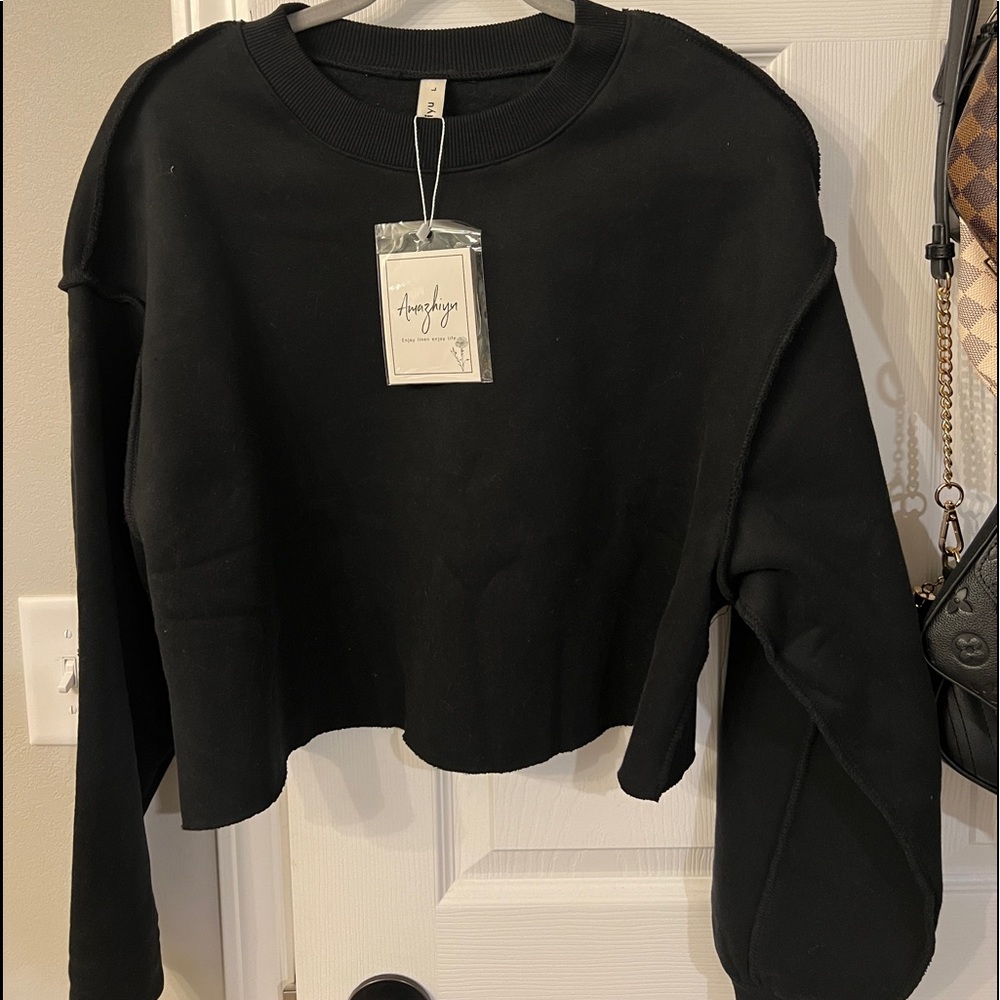 Cropped Sweatshirt 🖤